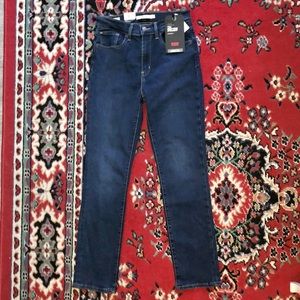 Levi’s | 724 highrise straight jean